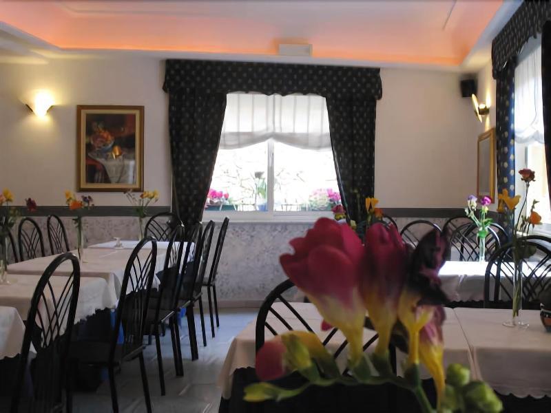 Hotel Torre Antica Loano Bagian luar foto