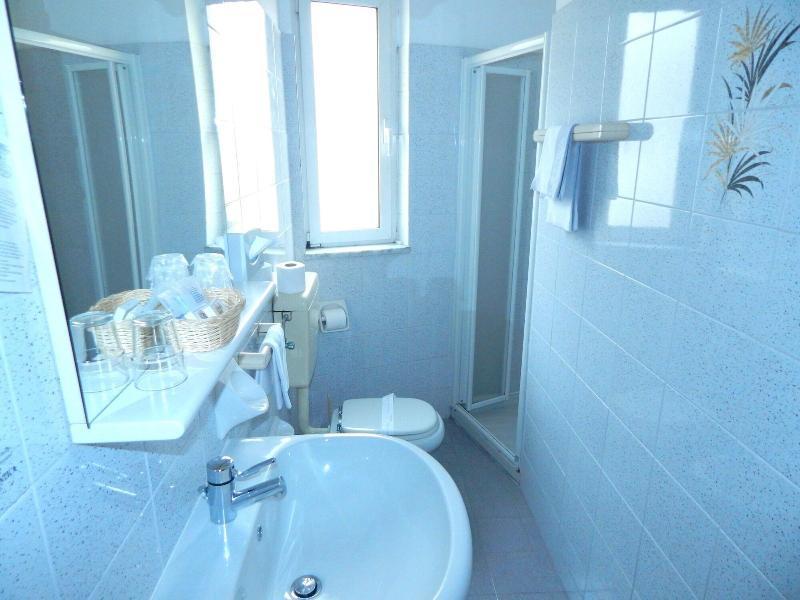 Hotel Torre Antica Loano Bagian luar foto