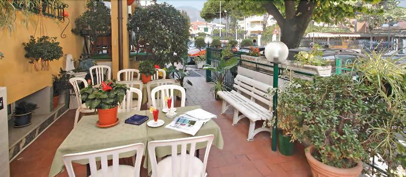 Hotel Torre Antica Loano Bagian luar foto