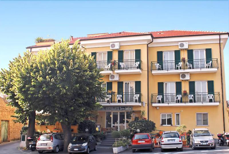 Hotel Torre Antica Loano Bagian luar foto