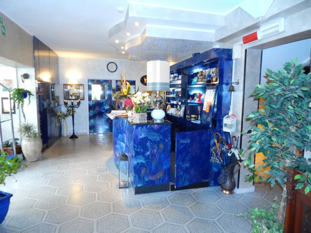 Hotel Torre Antica Loano Bagian luar foto