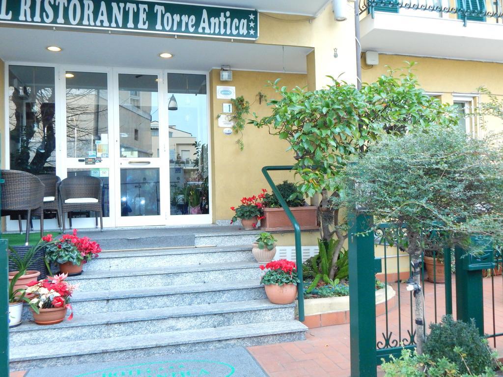 Hotel Torre Antica Loano Bagian luar foto