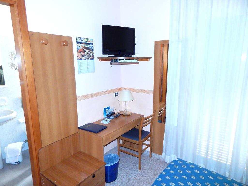 Hotel Torre Antica Loano Bagian luar foto