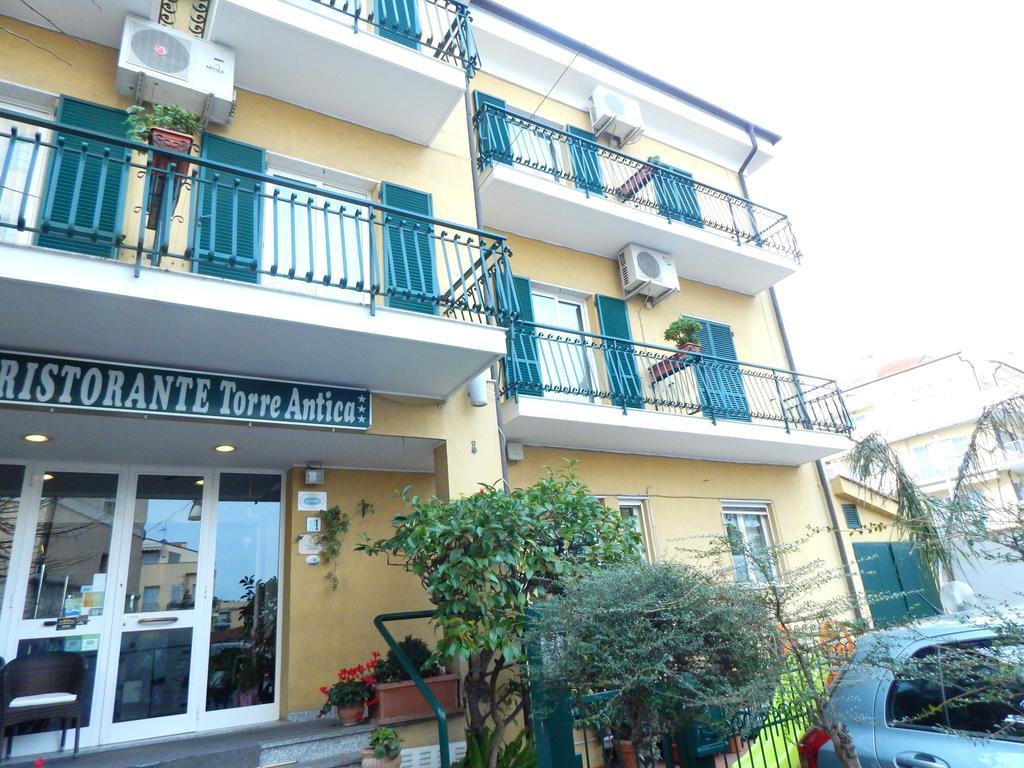Hotel Torre Antica Loano Bagian luar foto