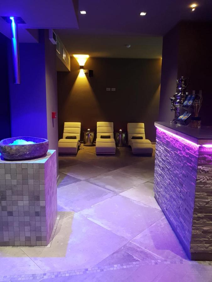 Hotel Torre Antica Loano Bagian luar foto