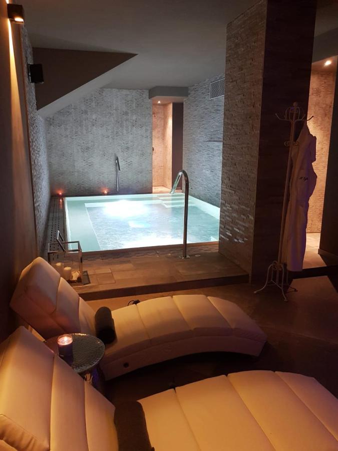 Hotel Torre Antica Loano Bagian luar foto